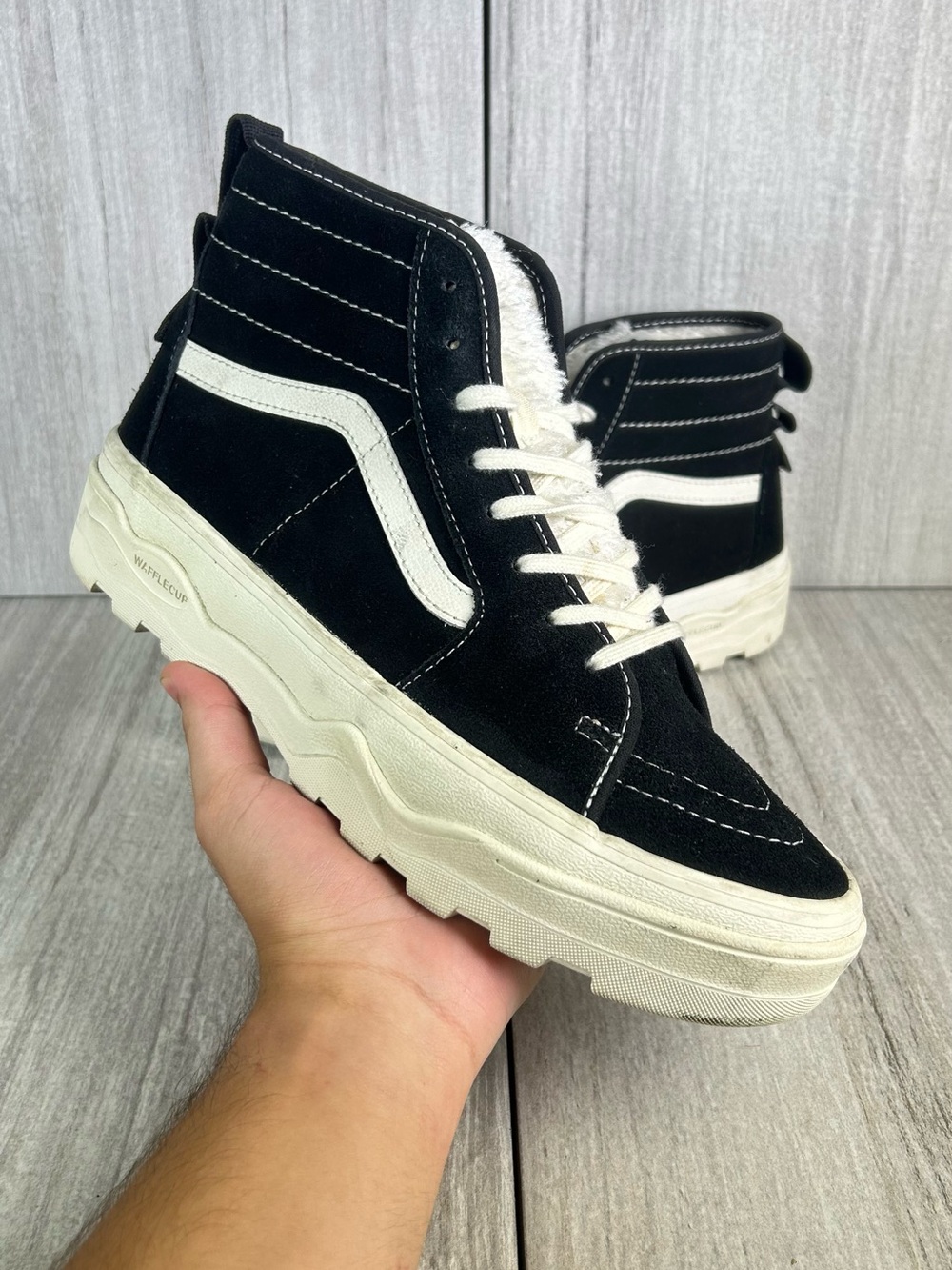 Vans Sk8-Hi Sentry Sherpa Suede Black White Sneakers Platform Women’s Size 9.5